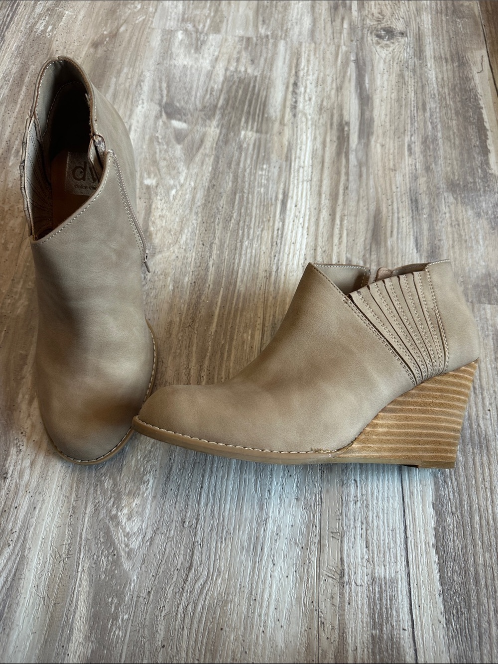 DV by Dolce Vita Taupe Tan Wedge  3.25” heel